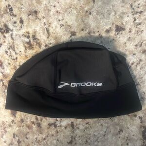 NWOT Brooks running - Infiniti women’s beanie
